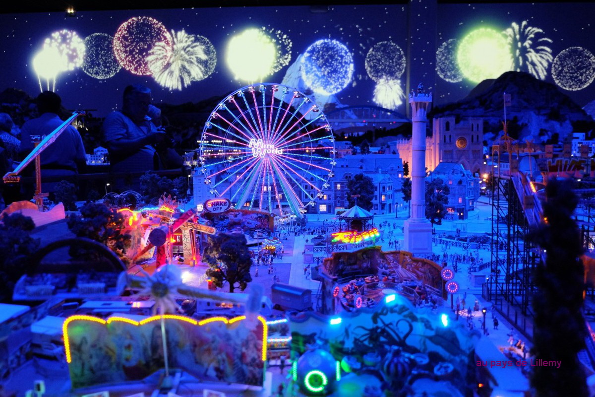 ob_ecc5ee_mini-world-lyon-nuit